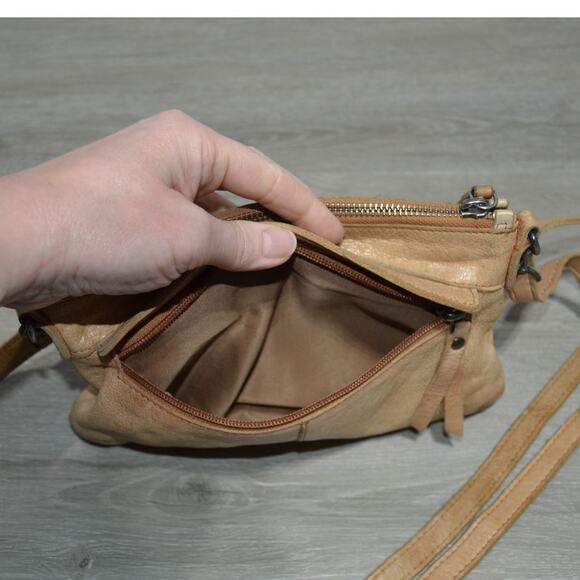 Vilenca Holland Tan Genuine Leather Crossbody Purse - Picture 3 of 11